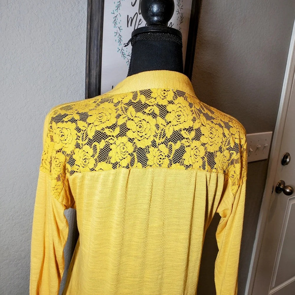 Paper + Tee Women's Size Medium Mustard Yellow Buttondown Lace Blouse - Picture 11 of 13